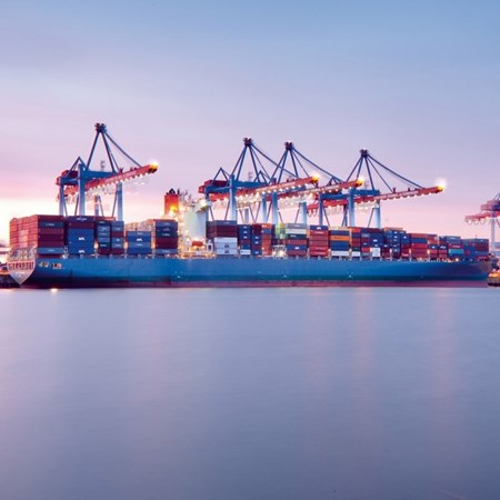 Shipping line service and booking in Dubai